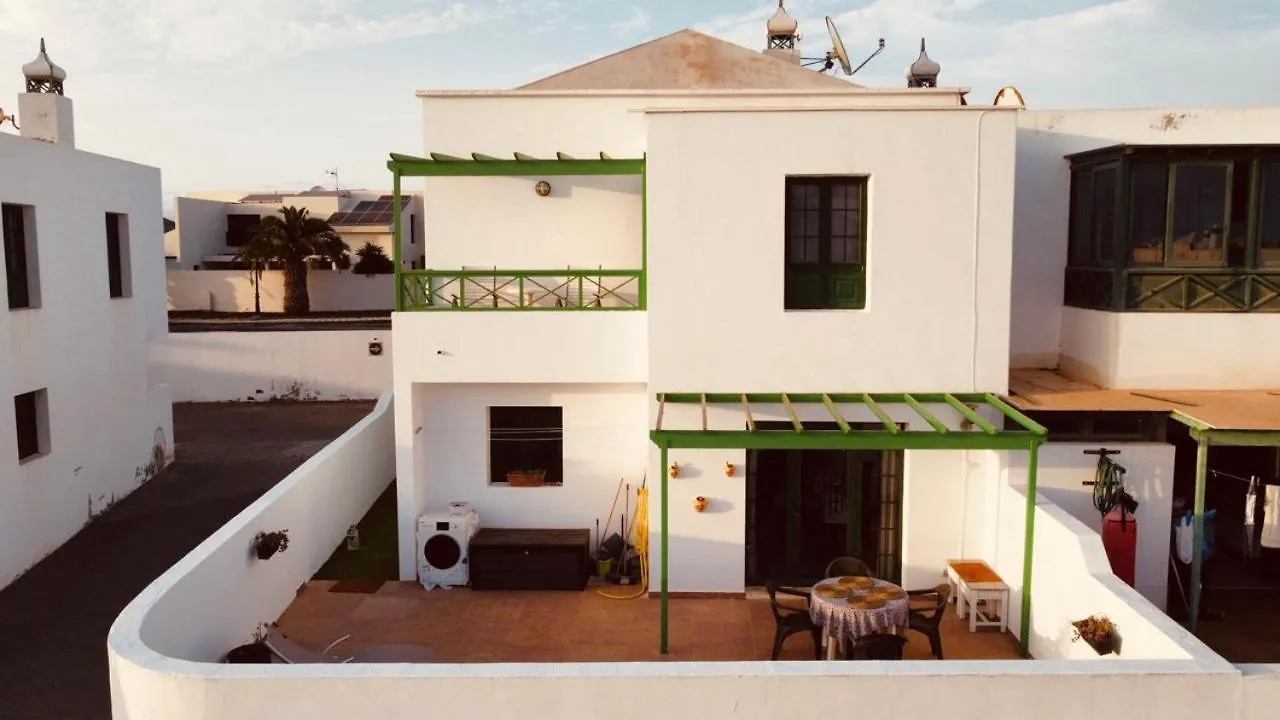 Konukevi Vivilanza Surfhouse Costa Teguise İspanya