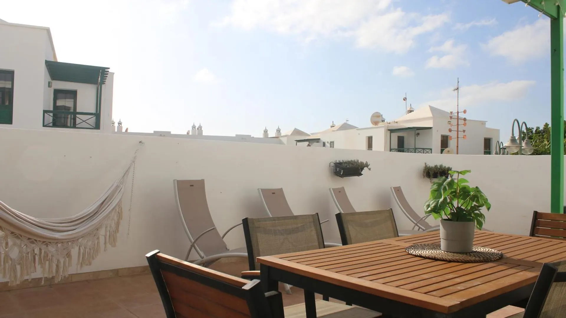 Vivilanza Surfhouse Costa Teguise İspanya